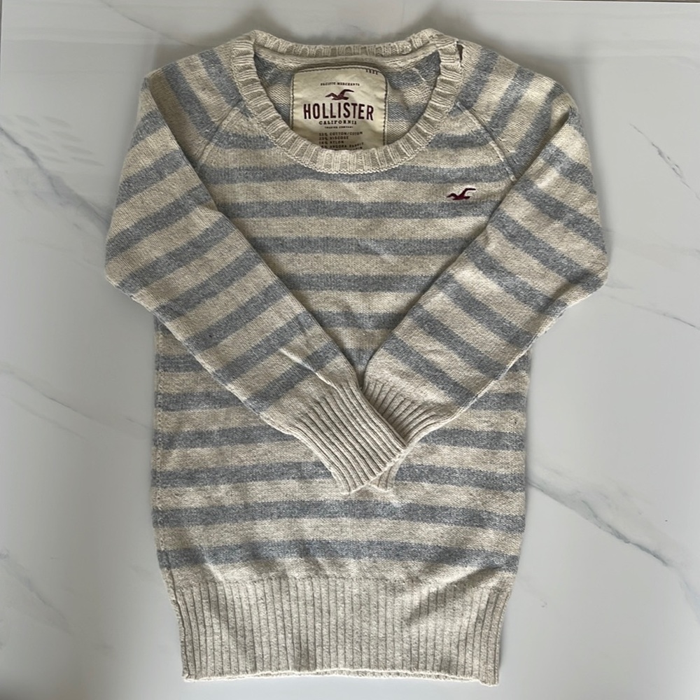 Hollister sweater 3/4 sleeve